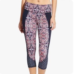 Athleta cropped‎ navy floral leggings S
